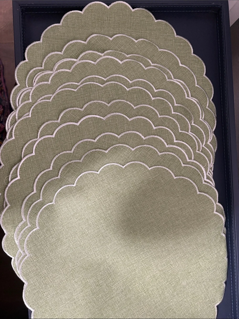 Amazon Olive Green Scalloped Round Placemats with Cream Trim (Set)